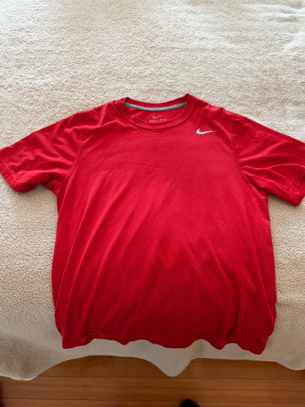 Nike Red Short-Sleeve Athletic Crew Neck Tee Size Medium.